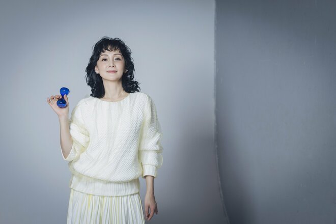 南果歩　撮影／有坂政晴　ヘアメイク／黒田啓蔵（K-Three）　スタイリスト／坂本久仁子（4/10）