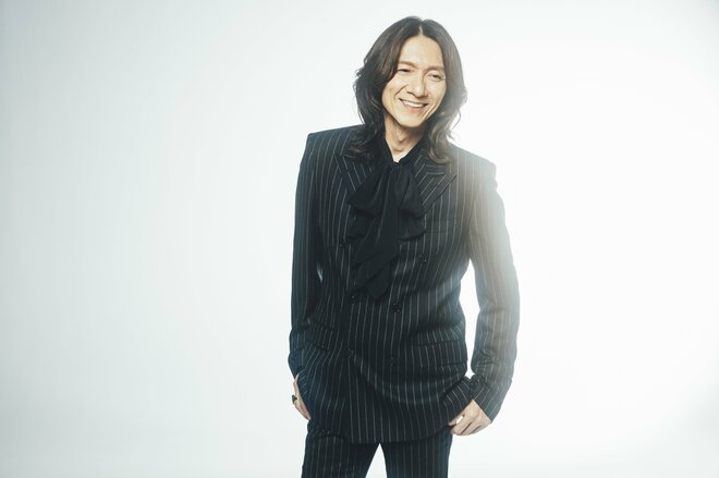 吉井和哉　撮影／横山マサト　ヘアメイク／Cana Imai　スタイリスト／Shohei Kashima（W）（7/7）