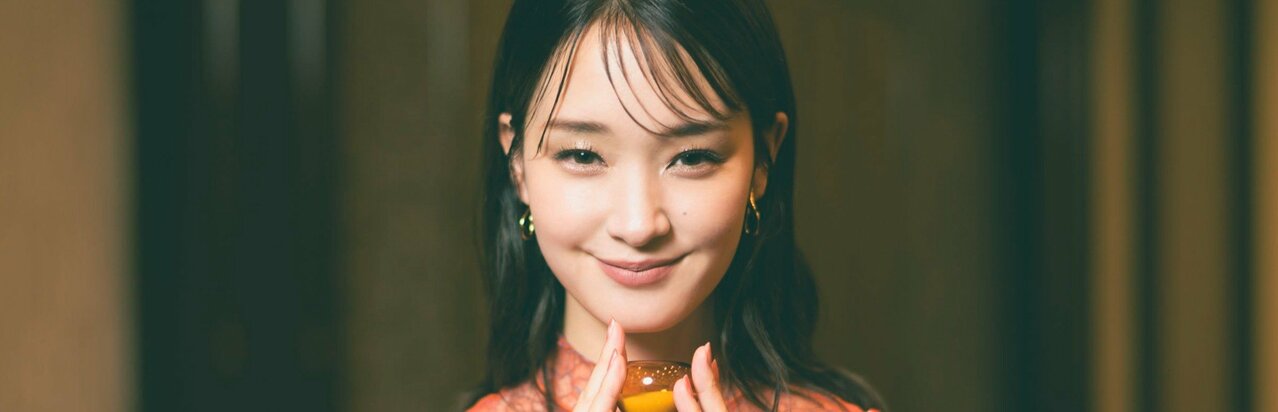 剛力彩芽、私生活では電車移動も 『キャッツアイ』舞台で追いかける“お姉さま”藤原紀香と高島礼子の背中}