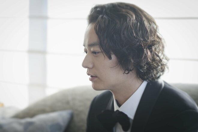 染谷将太　撮影／有坂政晴（9/10）