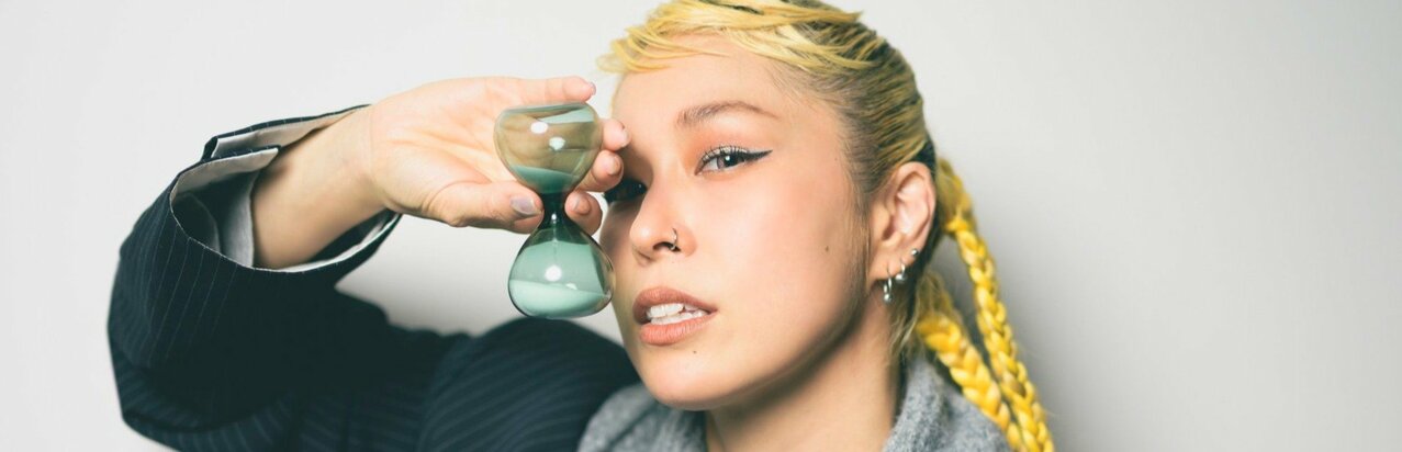 ｢叫んでいるママって私だけ｣“軍曹”AIのアーティストならではの子育て、難しい育児と仕事の両立｢子どもたちが私を健康へと導いてくれている｣}