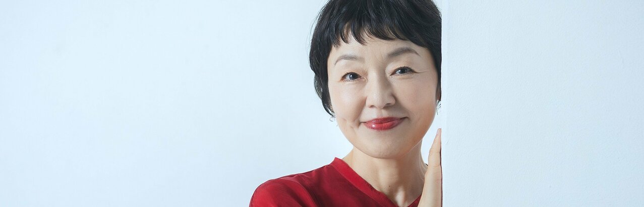 小林聡美が明かす舞台『岸辺のアルバム』への覚悟…不安や緊張を手放すベテランならではのメンタル術とは}