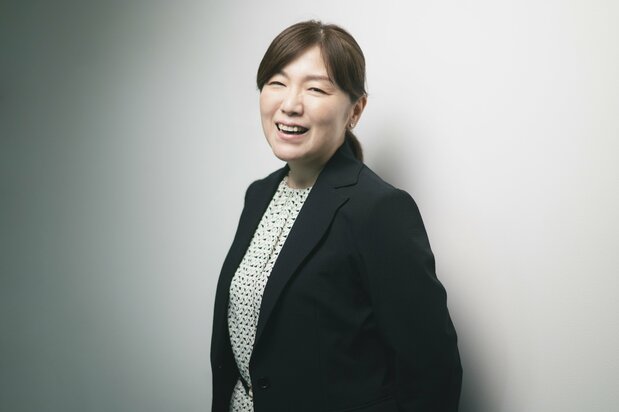 小説家・柚月裕子「ただただ一瞬でもいいから笑っていてほしい」作品に込め続ける“読者への最大級の思いやり”}