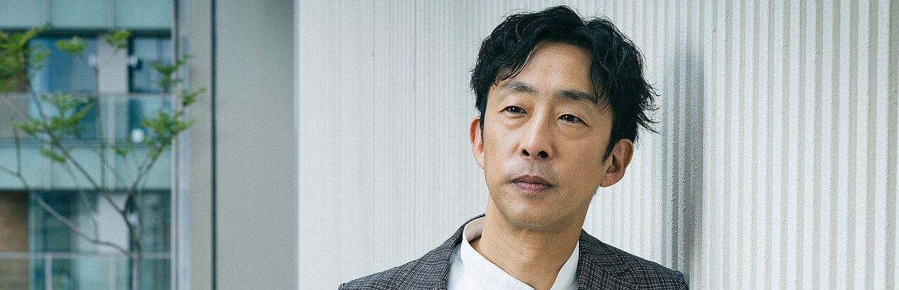 北村有起哉「何でも言ってくれる人が減っていく」キャリアを重ねた今感じる危機感と手綱握る“稀有”な存在}