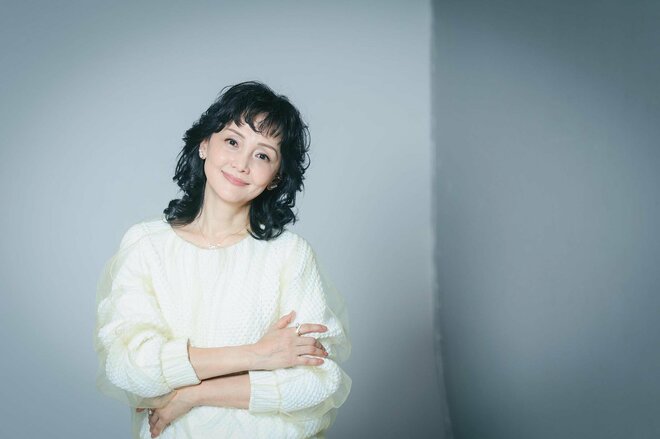 南果歩　撮影／有坂政晴　ヘアメイク／黒田啓蔵（K-Three）　スタイリスト／坂本久仁子（2/10）