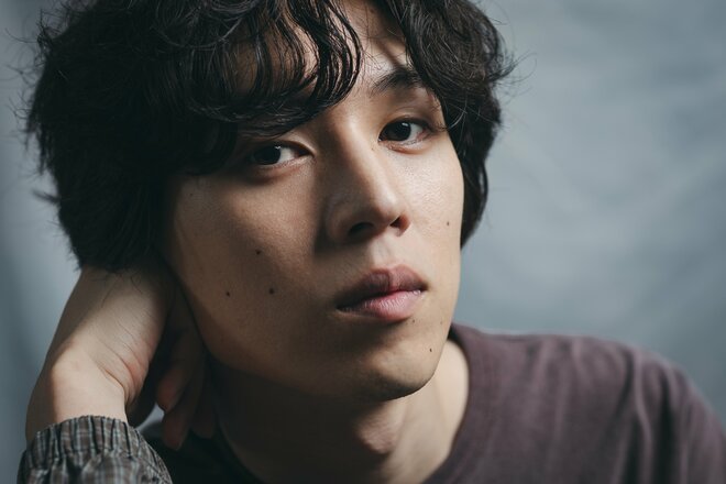坂東龍汰　撮影／有坂政晴　スタイリスト／李靖華　ヘアメイク／後藤泰（4/10）