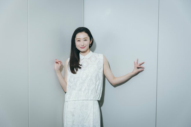 島袋寛子　撮影／有坂政晴　スタイリスト／鈴木由里香　ヘアメイク／小森真樹（5/10）