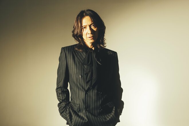 吉井和哉　撮影／横山マサト　ヘアメイク／Cana Imai　スタイリスト／Shohei Kashima（W）（6/7）