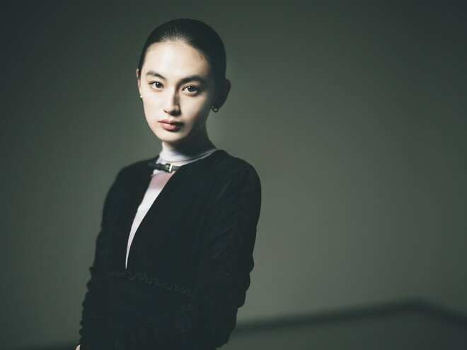 八木莉可子　撮影／冨田望　ヘアメイク／本岡明浩　スタイリスト／Shohei Kashima（3/6）