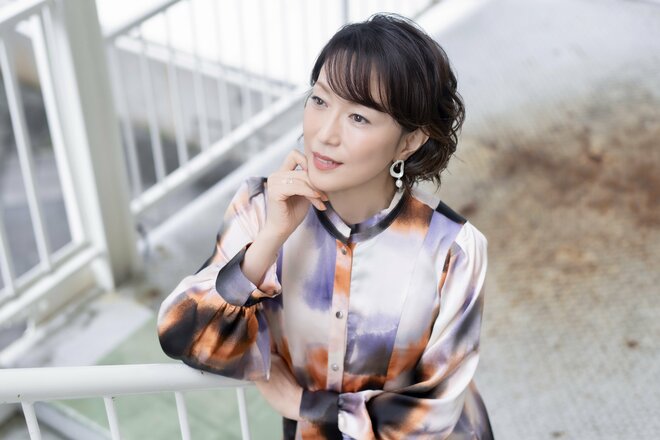 若村麻由美　撮影／三浦龍司　ヘアメイク／保坂ユミ（eclat）　スタイリスト／岡のぞみ（6/10）