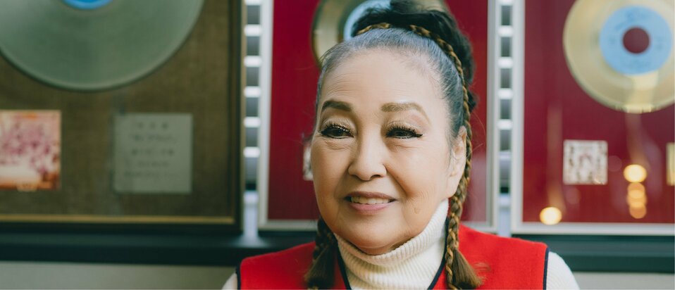 湯川れい子「あの非常口は新宿のホテルなんです」中森明菜『SOLITUDE』の歌詞に登場のきっかけは子どもが「ビルを怪獣に見立てて」}