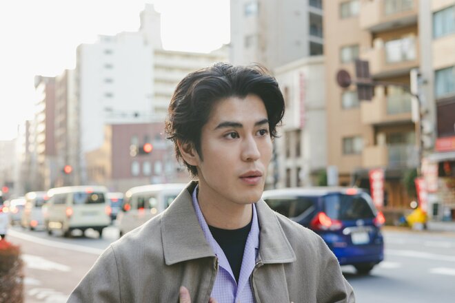 寛一郎　撮影／有坂政晴　ヘアメイク／Taro Yoshida (W)　スタイリスト／石井大（10/10）