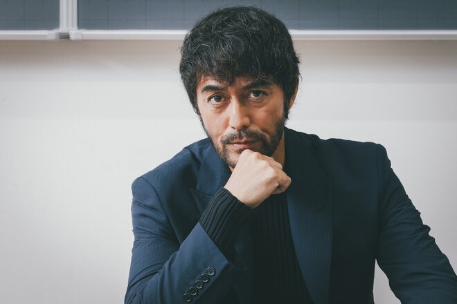 阿部寛　撮影／有坂政晴　ヘアメイク／AZUMA　スタイリスト／土屋詩童（8/9）