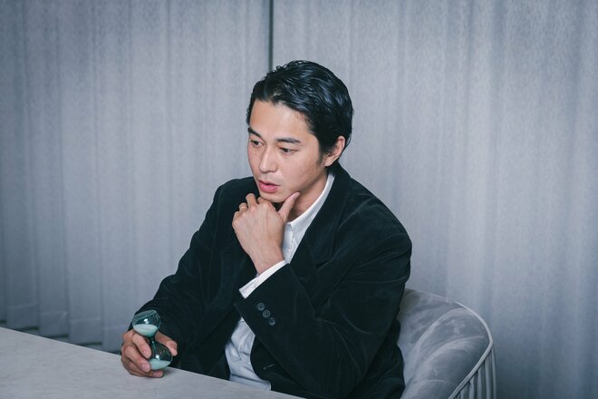 東出昌大　撮影／有坂政晴　スタイリスト／檜垣健太郎（2/10）