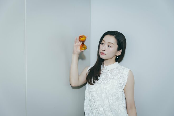 島袋寛子　撮影／有坂政晴　スタイリスト／鈴木由里香　ヘアメイク／小森真樹（9/10）