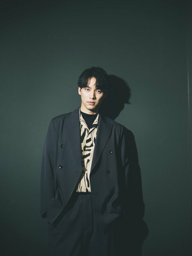 福士蒼汰　撮影／冨田望　ヘアメイク／永野あゆみ　スタイリスト／菊池陽之介（2/5）