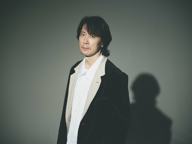 佐々木蔵之介　撮影／冨田望　スタイリング／勝見宜人（Koa Hole inc.）　ヘアメイク／西岡達也（ラインヴァント）（9/10）