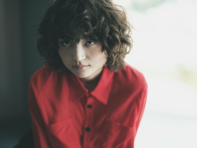 奥山葵　撮影／冨田望　ヘアメイク／山口恵美　スタイリスト／濱田恵（mugico.)（4/8）