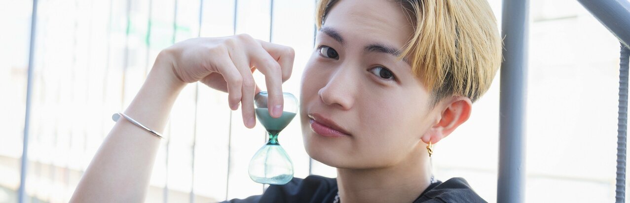 人気俳優・綱啓永、“初めは正直怖かった”トー横を現地視察の理由と「本当に尊敬できるしカッコいい」憧れの存在と“ご自愛方法”}