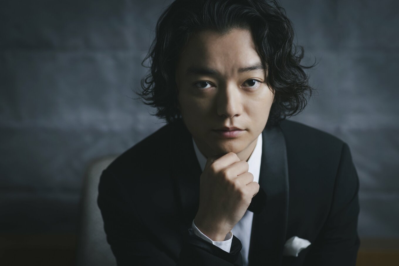 染谷将太、『劇場版ドクターX』で西田敏行と共演「場の空気が何倍にも広がって豊かになる」芝居の魅力｜オリジナル｜インタビューサイト 双葉社 THE CHANGE