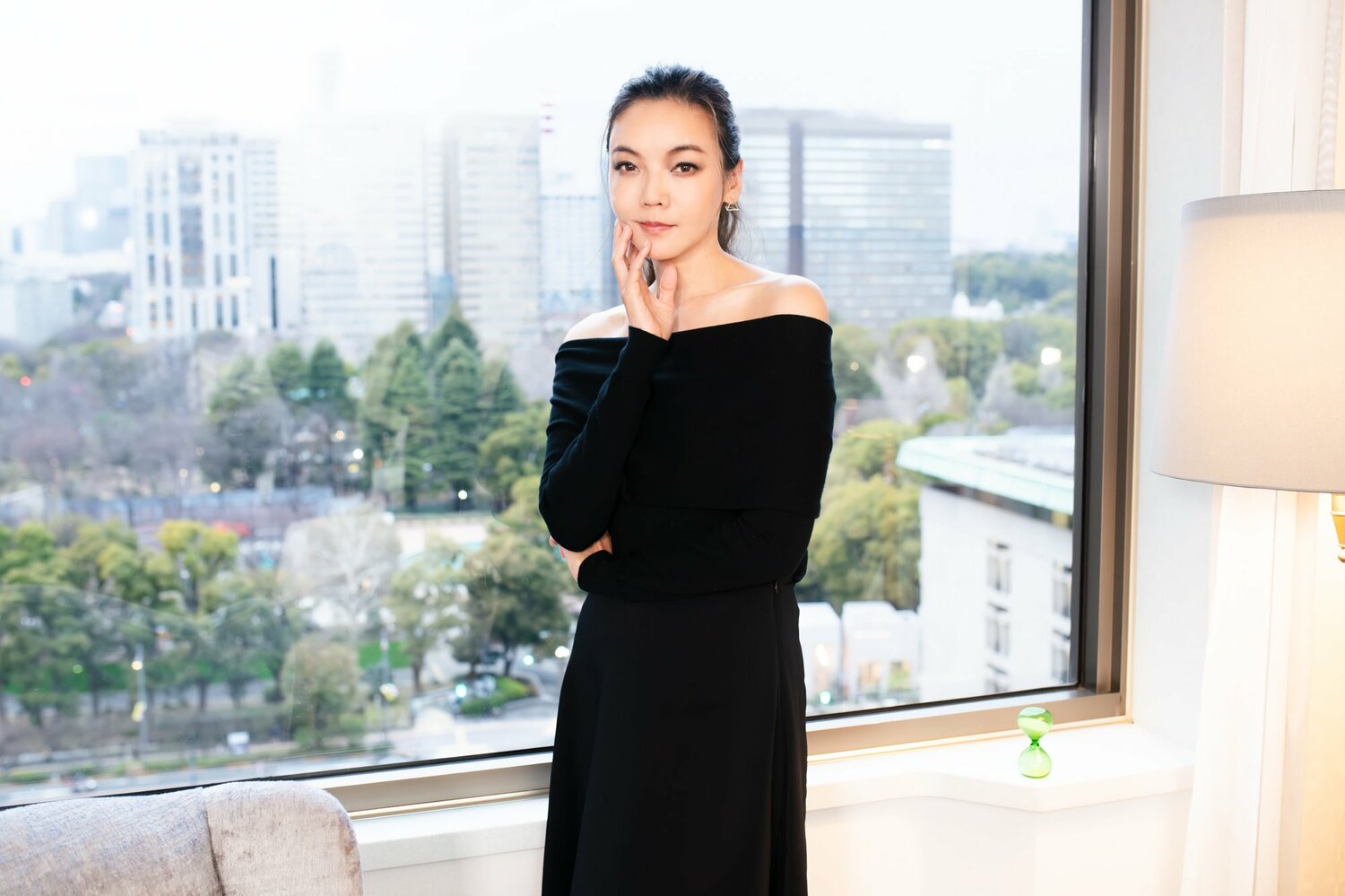 元宝塚トップスター和央ようか「もう無理かも」退団公演前の骨盤骨折「このまま辞めてもいい」気持ちを覆したファンの手紙|オリジナル|インタビュー ...