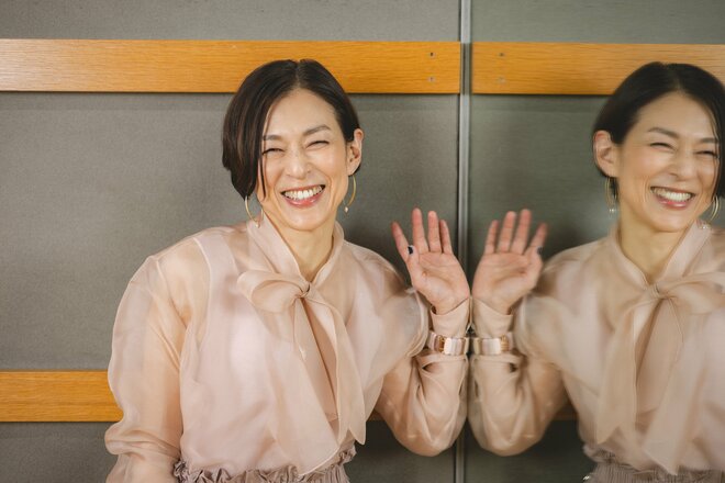 鈴木保奈美　撮影／有坂政晴　ヘアメイク／福沢京子　スタイリスト／犬走比佐乃（10/10）