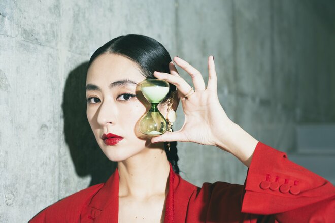 シシド・カフカ　撮影／冨田望　スタイリスト／多木成美　ヘア／MAYUMI　メイク／SAKURA（5/8）