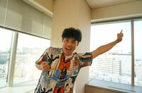 小島よしお「経営者についての本が好きなんですよね」裸でパフォーマンスする肉体系芸人を作り上げた「知への探求心」