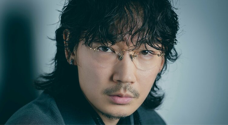 綾野剛「ワクワクが止まりませんでした」17年振りにタッグを組んだ監督との現場「それぞれの考えを必ず昇華し、背中を押してくれます」}