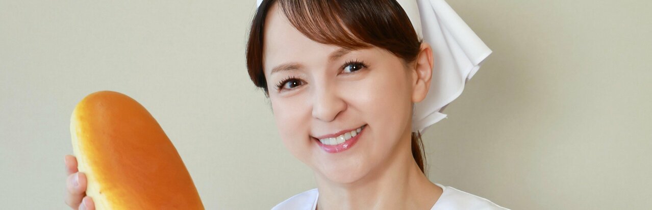 「私ね、泣いちゃったんですよ」いとうまい子が台本を読んで落涙！　映画『おいしい給食　炎の修学旅行』“給食のおばさん”役を自ら志願した理由とは？　}