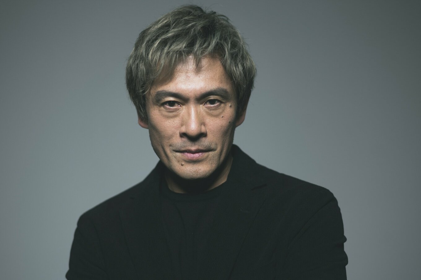 内野聖陽「実感の力って凄まじいんです」役者のミッションは「全て絵空事だけど、その世界にどれだけ真実を込めるか」｜オリジナル｜インタビューサイト 双葉社 THE CHANGE