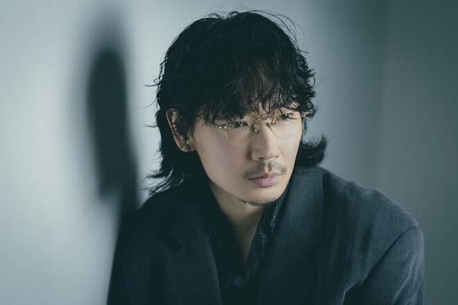 綾野剛　撮影／有坂政晴（1/8）