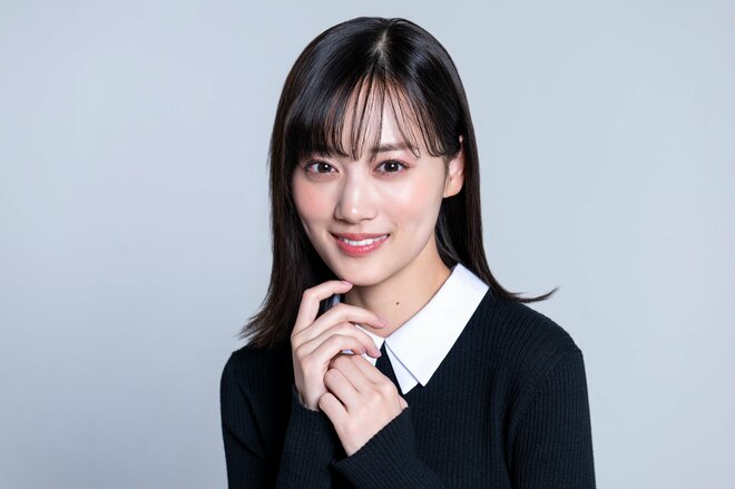 山下美月　撮影／三浦龍司（6/8）