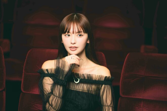 鈴木えみ　撮影／冨田望（9/10）