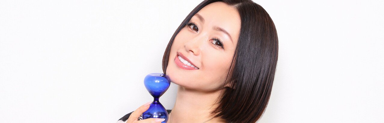 主題歌｢碧いうさぎ｣の意外な真実！酒井法子が感謝する『星の金貨』で共演した“心友”西村知美、ブルーラビッツ結成と｢テレビ番組で見せられなかった｣すごく情熱的な踊り}