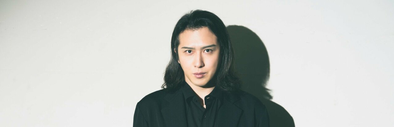 ｢大の耳フェチなんです(笑)｣令和の金田一耕助・尾上松也がフケを飛ばす代わりにしていること…『八つ墓村』作者と尾上家の“不思議な因縁”}
