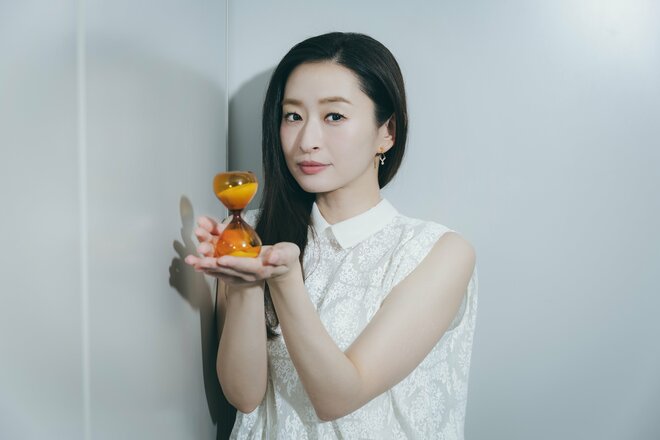 島袋寛子　撮影／有坂政晴　スタイリスト／鈴木由里香　ヘアメイク／小森真樹（7/10）