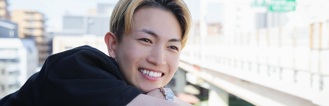 「芸能界に染まりきりたくない」超話題俳優・綱啓永“引っ込み思案だった”自身を変えた存在と今だから言える『8LOOM』への熱い思い}