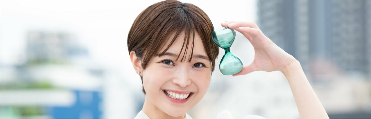 ｢楽しいって思えることが、まだ私にもあったんだな｣PTSDと向き合う渡邊渚が語る1st写真集｢どうやって笑顔を作ろう｣から｢安心して身を委ねることができた｣少し背伸びしたお洋服}