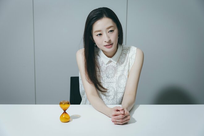 島袋寛子　撮影／有坂政晴　スタイリスト／鈴木由里香　ヘアメイク／小森真樹（1/10）