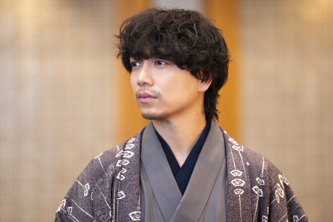 山崎育三郎　撮影／三浦龍司（4/10）