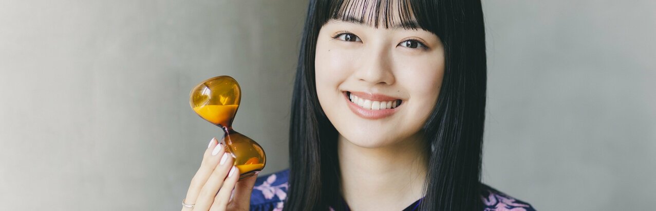 上坂樹里、20代目前に期待感にじませ「未知の世界が目の前に広がっているワクワク感が」1st写真集発売で人生初体験の“手応え”に興奮!?}