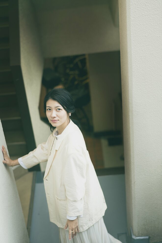 瀧内公美　撮影／冨田望　ヘアメイク／くどう あき　スタイリスト／佐々木 悠介（6/8）