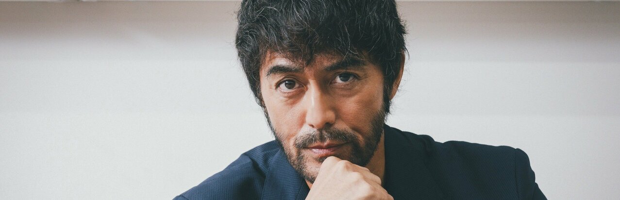 ｢つかさんが裏で根回ししてくれたのかも(笑)｣阿部寛が初めて演技をほめられた異色の役、｢蜷川さんって地獄耳だから(笑)｣信用してもらえた勝手な行動、俳優を辞めようと思ったことは}