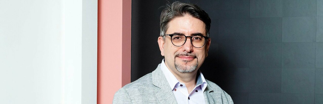 エミン・ユルマズが語る“失われた30年”…日本でIT産業が育たず中国で巨大プラットフォームが成功した理由}