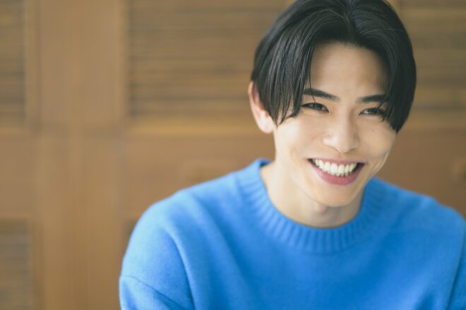 影山拓也　撮影／冨田望　ヘアメイク／大島智恵美（4/9）
