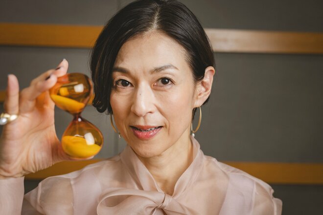 鈴木保奈美　撮影／有坂政晴　ヘアメイク／福沢京子　スタイリスト／犬走比佐乃（7/10）