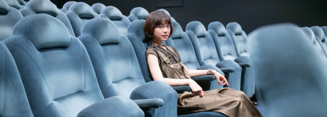 女優・古川琴音「なんど聴いてもいいな、と思う」特別で支えになっている「50年前の名曲」と「忘れられない光景」とは？}