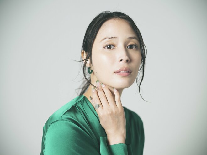 広瀬アリス　撮影／冨田望　ヘアメイク／面下伸一（FACCIA） スタイリング／沢田結衣（UM）（1/10）
