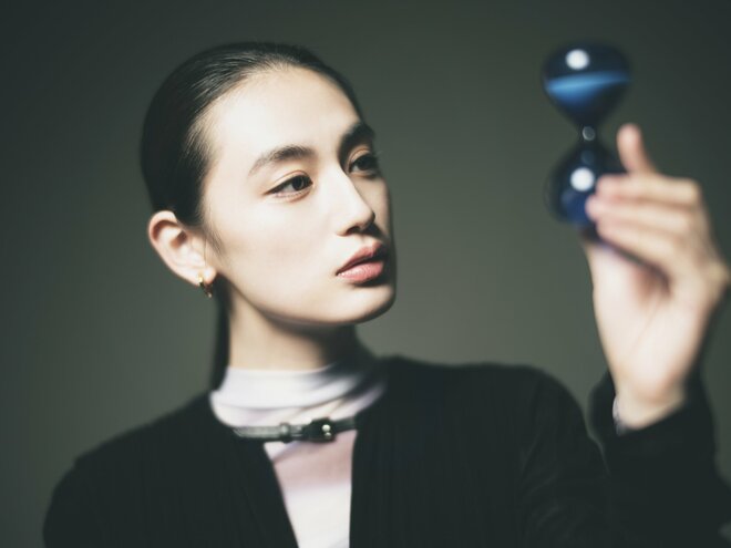 八木莉可子　撮影／冨田望　ヘアメイク／本岡明浩　スタイリスト／Shohei Kashima（6/6）